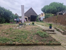 maison pierre 2ch, bureau; louée, garage et jardin