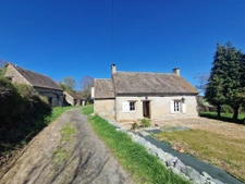 fermette a rénover avec dépendances et champ 