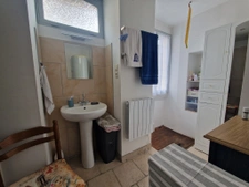 maison pierre 2ch, bureau; louée, garage et jardin