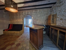 a finir de renover, avec terrain et garage