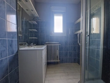 maison sur sous sol 2ch, grand terrain, emplacement idéal