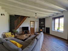 longère rénovée 2ch, combles de 70m2 a faire, dépendances