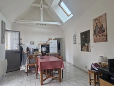 maison pierre 2ch, bureau; louée, garage et jardin