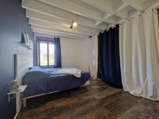 longère rénovée 2ch, combles de 70m2 a faire, dépendances