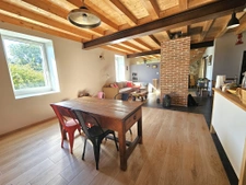 Corps de ferme rénové   Le charme de la pierre en pleine cam