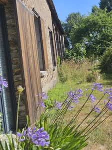 Corps de ferme rénové   Le charme de la pierre en pleine cam