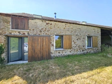 Corps de ferme rénové   Le charme de la pierre en pleine cam