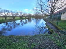 Maison de campagne à La Roche-Blanche   Grand terrain, dépen