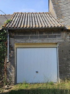 A vendre Garage, cave avec puits MESANGER
