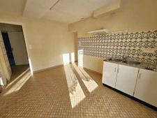 Fort potentiel MAISON+GRANGE+TERRAIN POUILLE LES COTEAUX