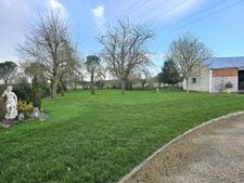 Maison de campagne à La Roche-Blanche   Grand terrain, dépen