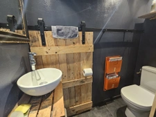 Corps de ferme rénové   Le charme de la pierre en pleine cam