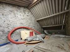 A vendre Garage, cave avec puits MESANGER