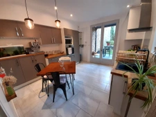 BAISSE DE PRIX  MAISON DE VILLE 4 CH AVEC JARDIN CLOS ET GAR