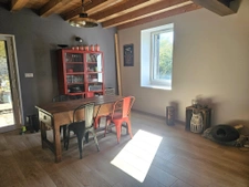 Corps de ferme rénové   Le charme de la pierre en pleine cam