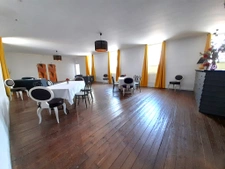 Immeuble actuellement Hotel/Restaurant rénové 