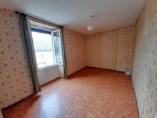 MAISON DE BOURG A RESTAURER   4 chambres