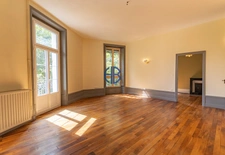Hyper centre (face gare) Appartement de 83 M2 avec balcon + 3 galetas