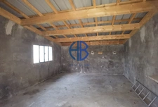 Terrain + Garage construit en dur (alimenté de l'électricité)