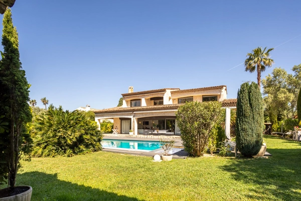Maison à vendre - Réf Copropriété de 2 villas, construite en 1985 (Terrain acheté puis séparé en 2) 06160 Antibes