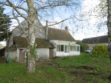 maison de 80 m2 à restaurer  terrain 2000 m2. 160 m2 de dépe