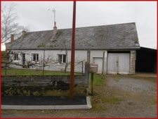 A restaurer longère en centre de village 300 m2 de terrain a