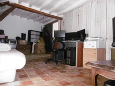 maison de bourg 2 chambres cour jardin de 300 m2 dépendances