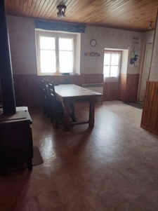 Habitable de suite. Petite maison 1 ch sur 6400 m2 de jardin