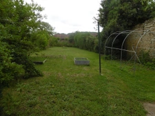 maison de bourg 2 chambres cour jardin de 300 m2 dépendances