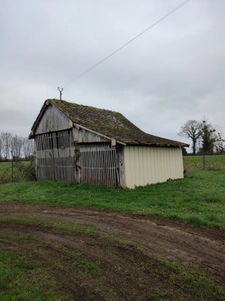 fermette restaurée 55 m2 dépendances 170 m2 terrain 1400 m2