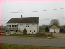 Maison sur sous sol 4 chambres.  1hectare 700 de terrain .80