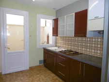 Maison de bourg 70 m2 avec 2 chambres . Jardin de 100 m2 ave