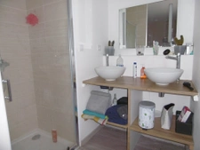 maison de bourg 3 à 4 ch avec cour sortie indépendante