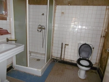 maison de 80 m2 à restaurer  terrain 2000 m2. 160 m2 de dépe