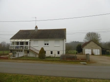 Maison sur sous sol 4 chambres.  1hectare 700 de terrain .80