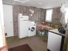 Maison sur sous sol 4 chambres.  1hectare 700 de terrain .80