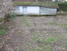 A restaurer longère en centre de village 300 m2 de terrain a