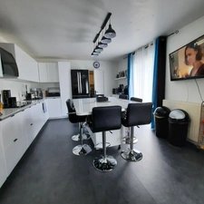 construction de 2003. 147 m2 4 ch  garage terrain de 893 m2