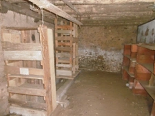 A restaurer longère en centre de village 300 m2 de terrain a