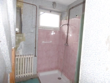 Maison de bourg 90 m2 habitable a restaurer jardin 30 m2