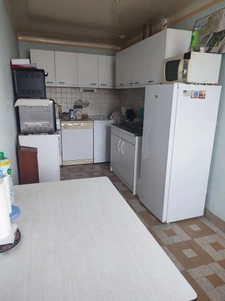 Habitable de suite. Petite maison 1 ch sur 6400 m2 de jardin