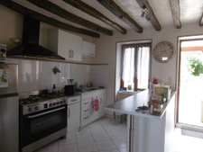 maison de bourg 2 chambres cour jardin de 300 m2 dépendances