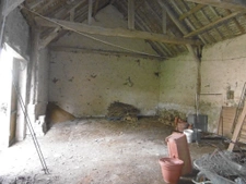 maison de 80 m2 à restaurer  terrain 2000 m2. 160 m2 de dépe