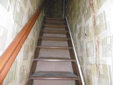 Maison de bourg 90 m2 habitable a restaurer jardin 30 m2