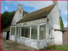 maison de 80 m2 à restaurer  terrain 2000 m2. 160 m2 de dépe