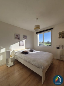 Maison sur sous-sol avec grand terrain arboré