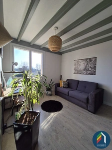 Maison sur sous-sol avec grand terrain arboré