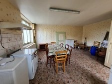  Maison de bourg 77 m2 à restaurer plain-pied. Terrain 865 m