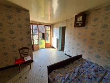  Maison de bourg 77 m2 à restaurer plain-pied. Terrain 865 m