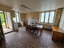  Maison de bourg 77 m2 à restaurer plain-pied. Terrain 865 m